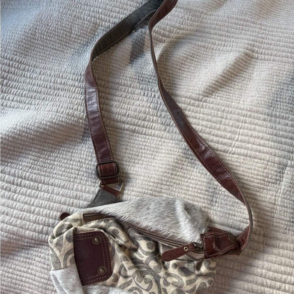 Myra Crossbody